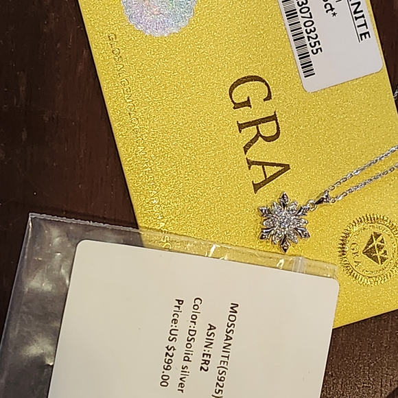 Dazzling Moissanite Snowflake Pendant Necklace in 925 Sterling Silver #31 - Picture 4 of 4